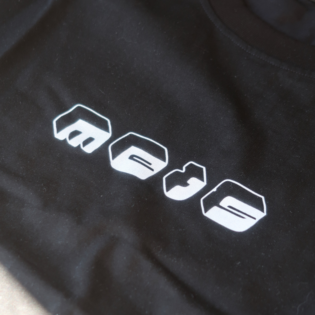 BLACK EXSTNC T-SHIRT